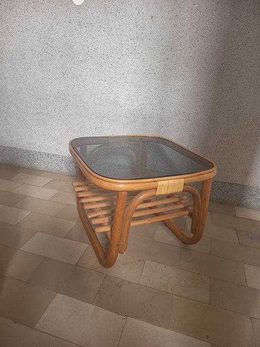 Mesa de centro em bambu envernizada c/tampo de vidro