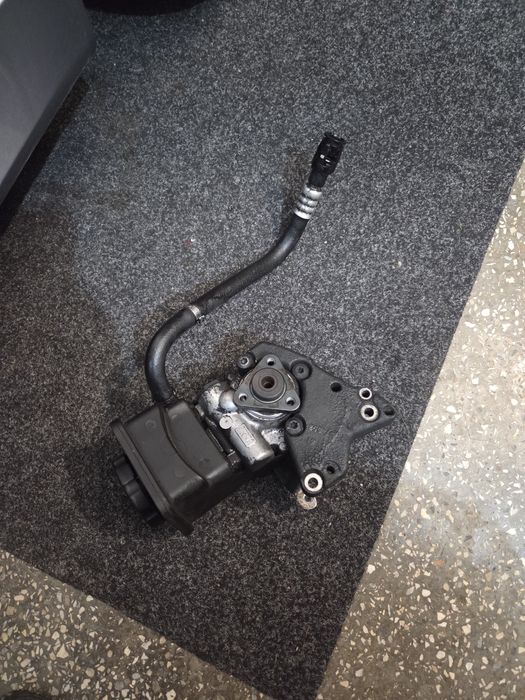 Бачок з насосом ГУР BMW E60 2004   M57/N52/M52/N47 7693974101