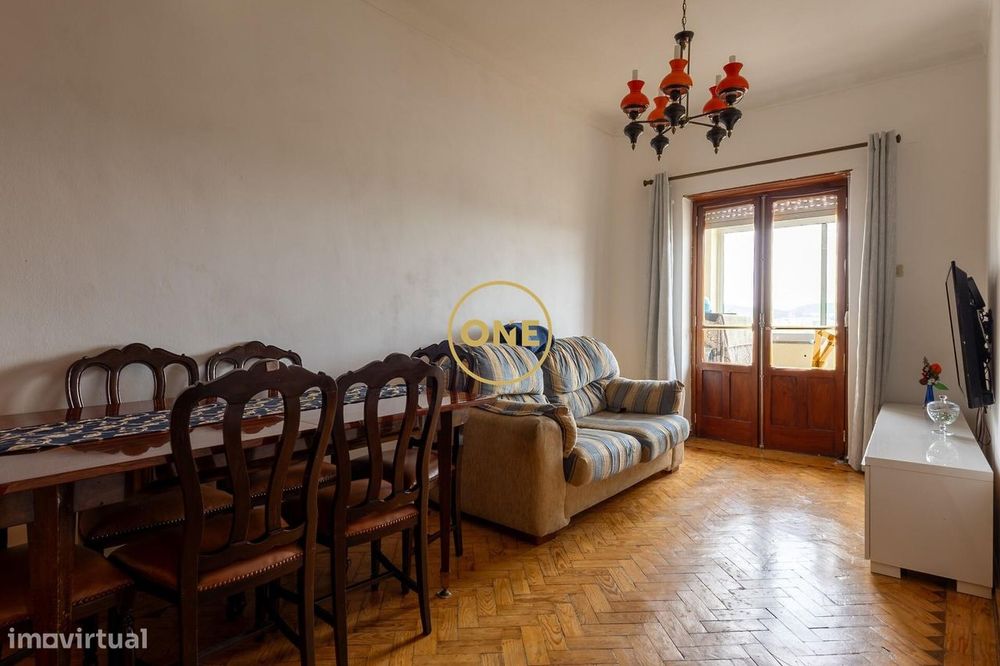 Apartamento T2 com Vista Desafogada | Potencial de Remodelação em Lour — Loures, Lisboa