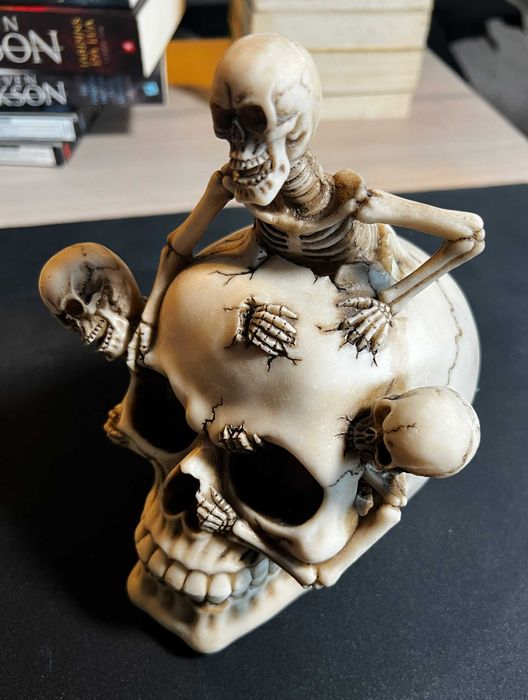 Caveira com Esqueletos (única)