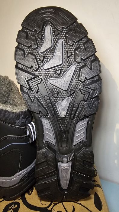 Buty nowe zimowe ocieplane w rozmiarze 43