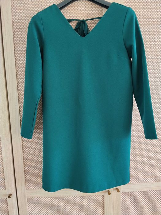 Sukienka z wiązaniem na plecach