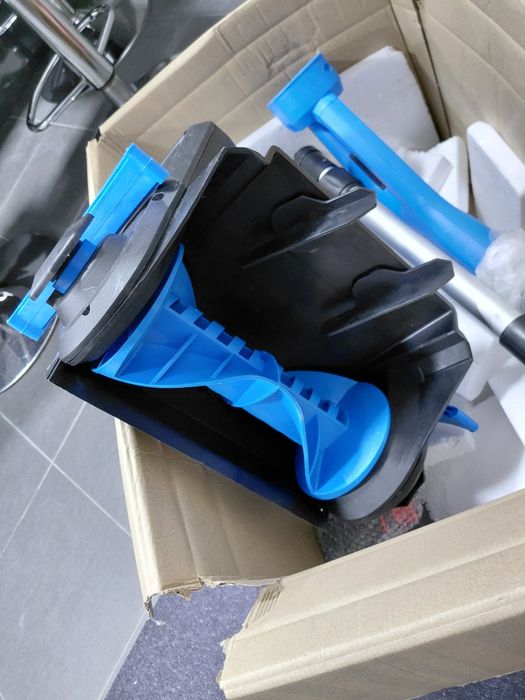 Limpa neve a bateria,novo com 2 baterias e carregador, apenas usado para testar.