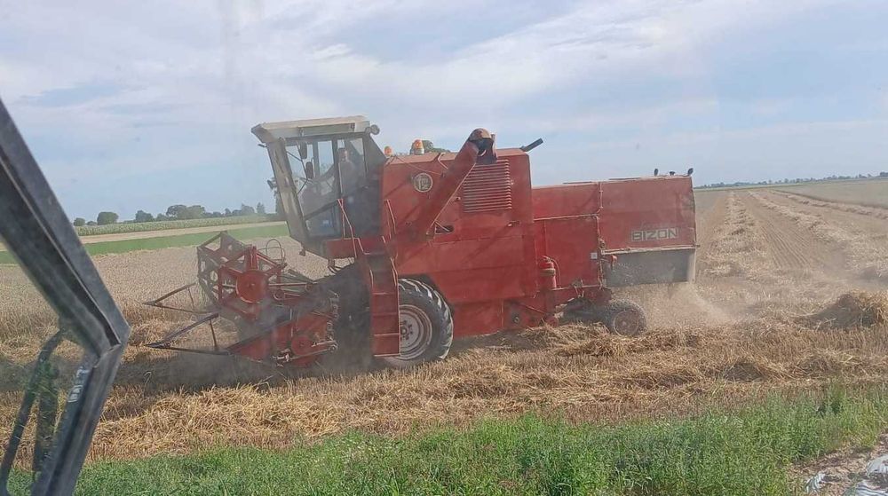 kombajn Bizon Super Z056