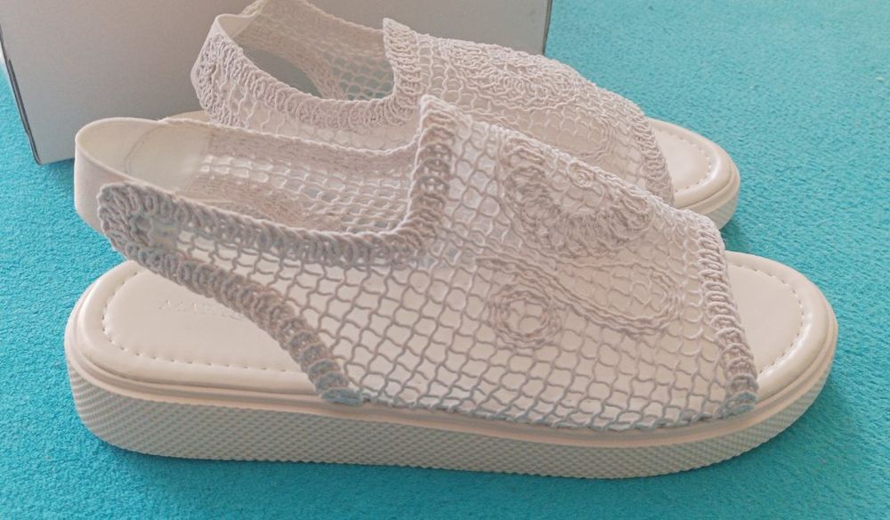 Nowe buty koronkowe białe 40
