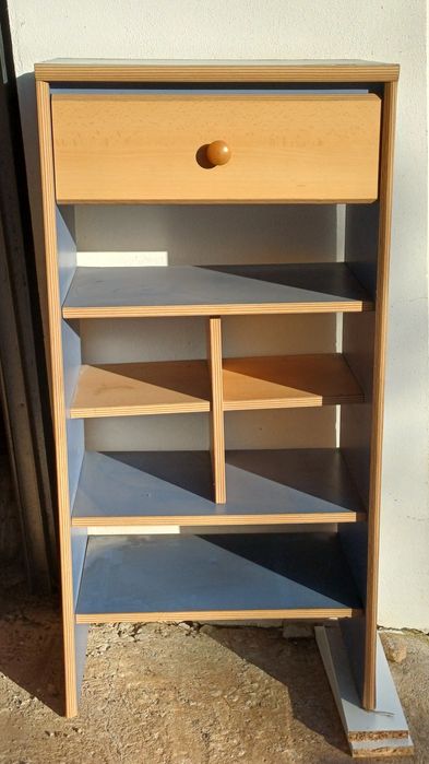 Móvel estante pequena para quarto