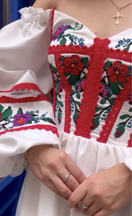 Плаття вишите нове