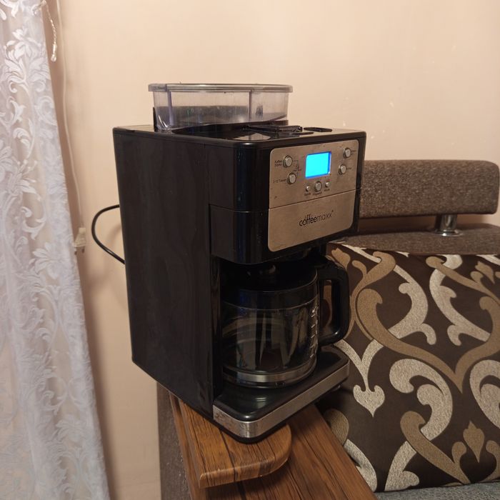 Кавомашина  CoffeMaxx чорна KT-009