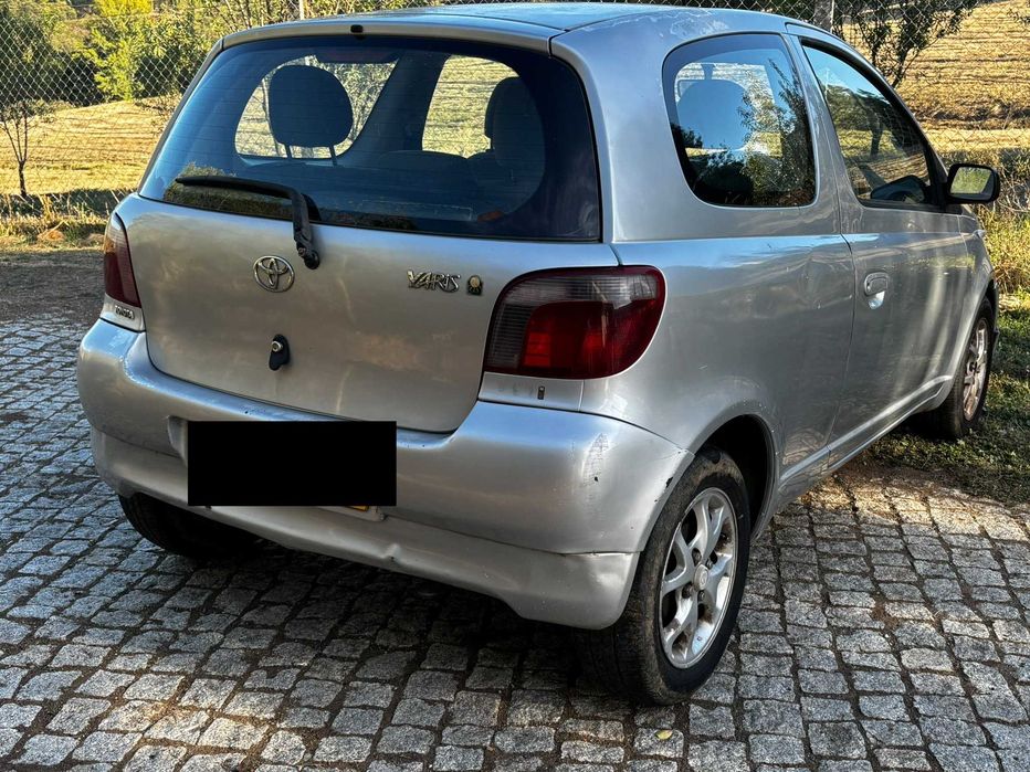 Toyota Yaris 1.0 Base — Fiável e Económico
