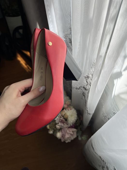 Туфлі жіночі червоні