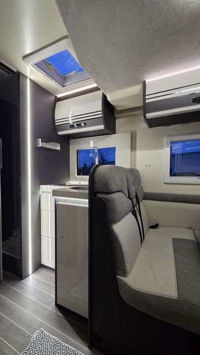 Wynajem Kamper Ford Kronos 284 Półintegra 5 osobowa. Model 2026 rok !