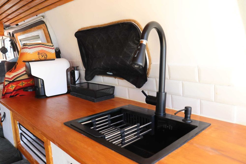 Carrinha Camper / Autocaravana – Pronta para Aventuras