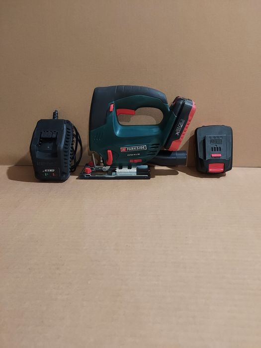 Акумуляторний лобзик Parkside.