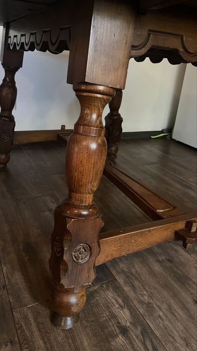 Stół antyk, rozkładany o  wymiarach  1,30/90