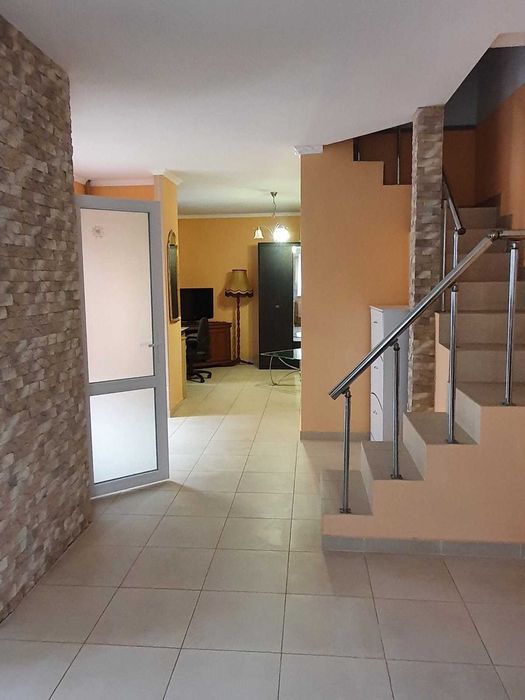 Здам будинок 2 поверхи ,80 м 3 Слобідська,є заїзд