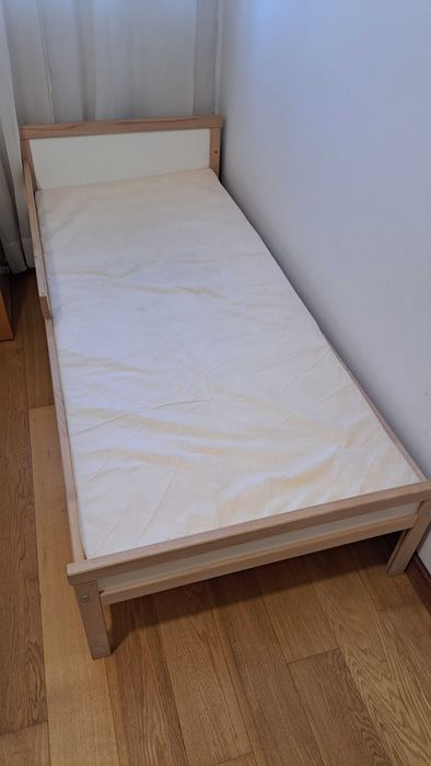 Cama de criança com colchão