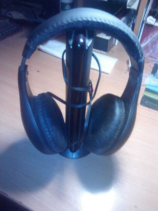 Радио  беспроводные наушники со станцией