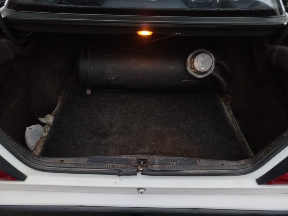 Mercedes-Benz E 124 260 (avtomat)