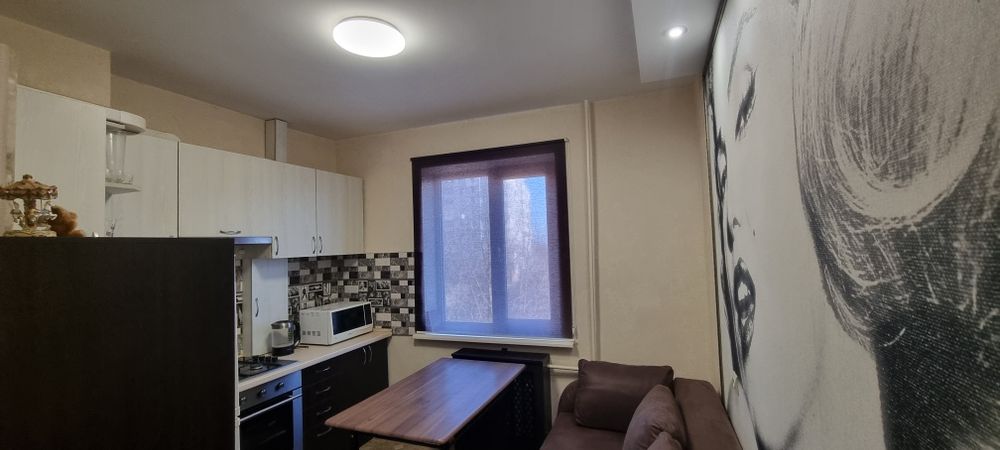 Оренда квартиру на Таврійсткому . Третій поверх .