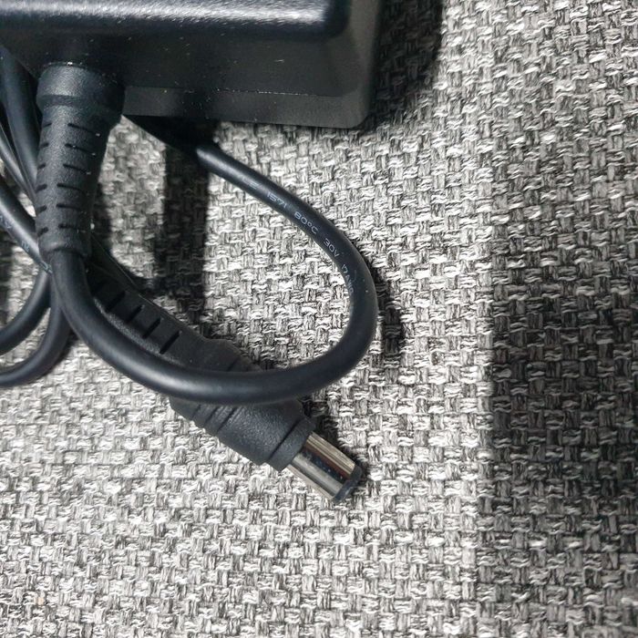 carregador toshiba 15V de 6A, testado sem anomalia