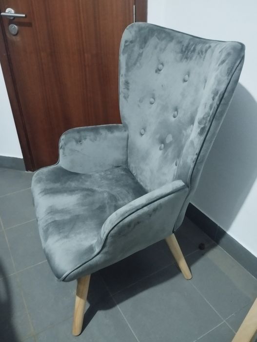 Poltrona cinza em veludo