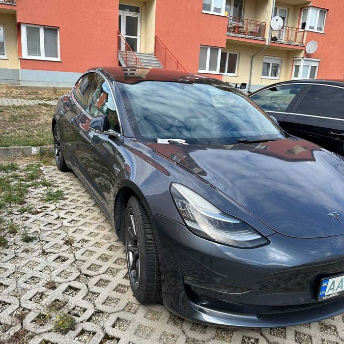 продам Tesla model 3