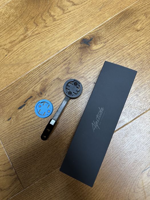 Uchwyt Alpitude Stelvio do kierownicy Black Inc / GPS Wahoo i Garmin
