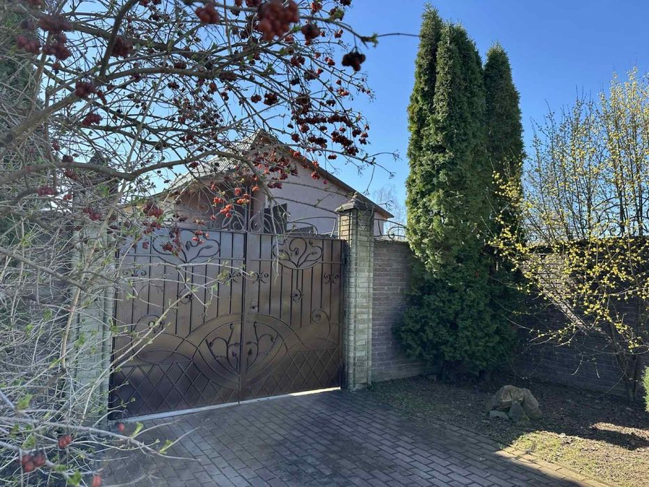 Будинок. Карпилівка. Басейн. Газове і твердопаливне опалення