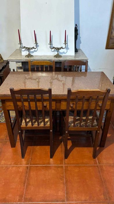 Mesa de cozinha com tampo em granito + 4 cadeiras