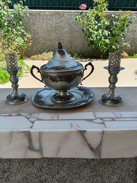 Terrina com prato e castiçais em estanho