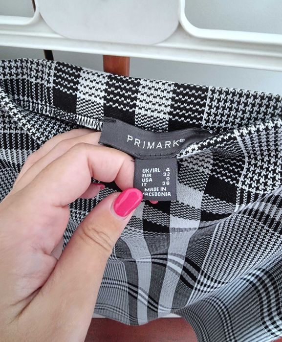 Saia midi justa com padrão branco e preto Primark,tam 32 - nunca usada
