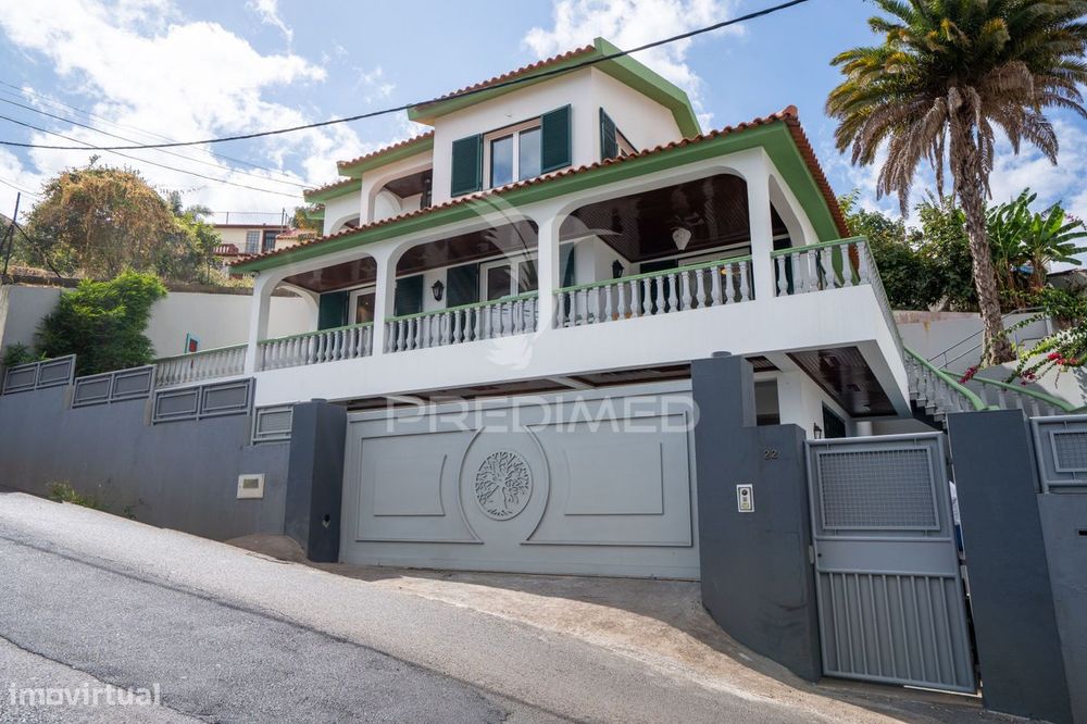 Vivenda Exclusiva com Vista Panorâmica para a Baía do Funchal