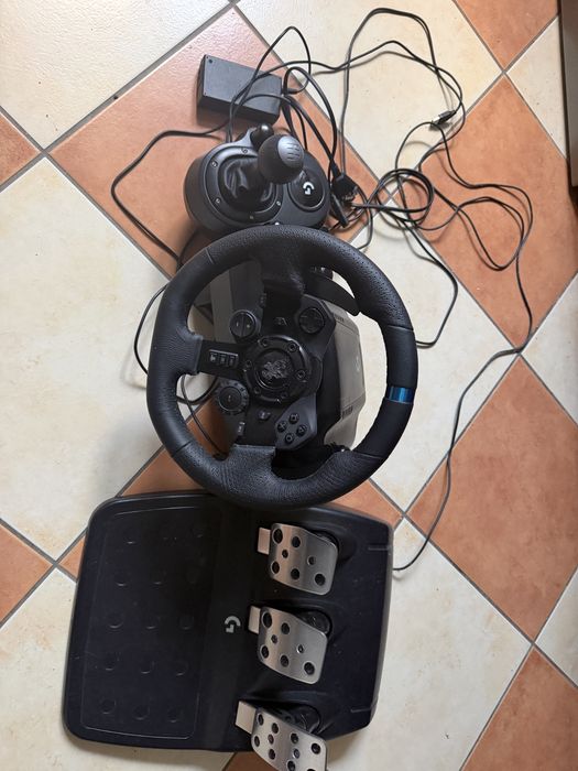 Logitech G923 (PC PS4 PS5)