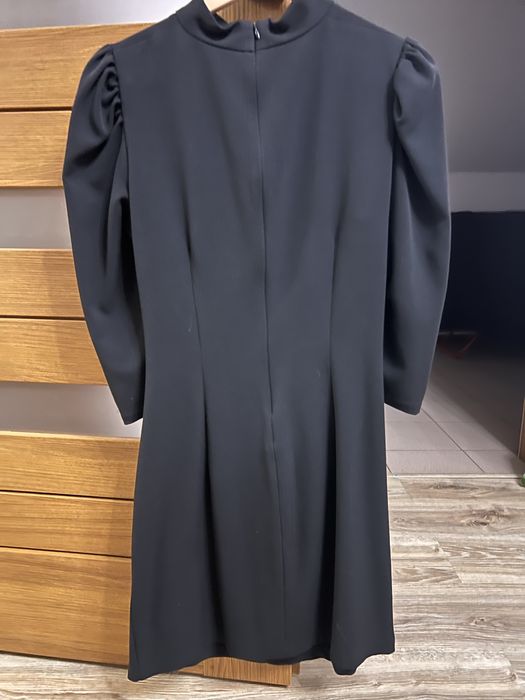 Sprzedam czarną sukuenkę rozmiar 38