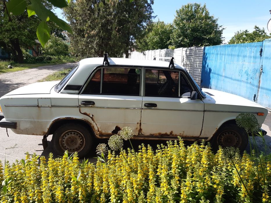 Продам машину 2106