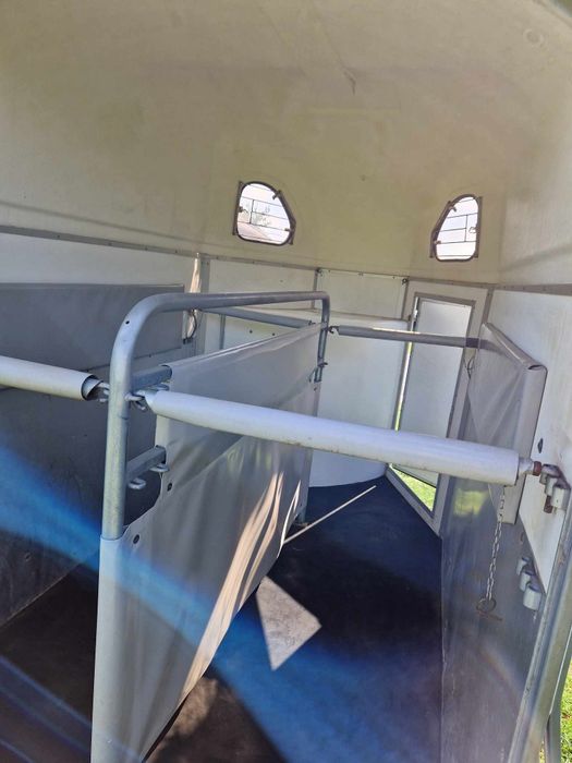 Przyczepa dwukonna do przewozu koni wynajem lub transport