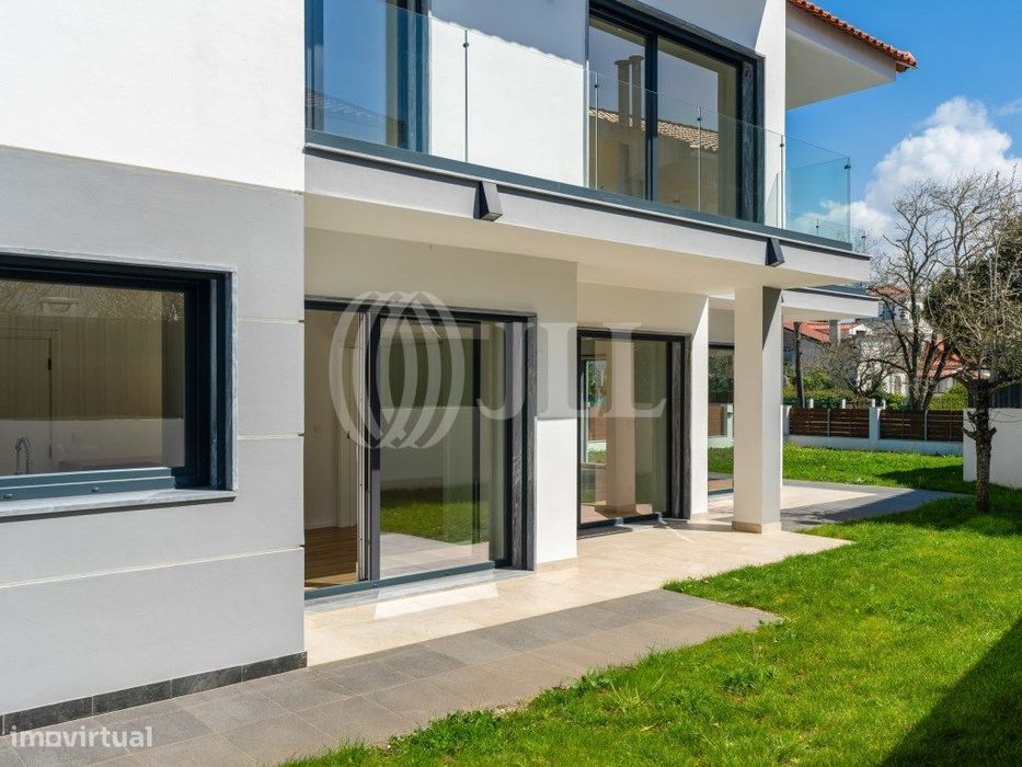 Moradia T3+1 com jardim, em Mem Martins, Sintra