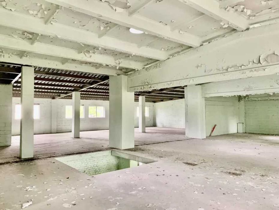 Продаж виробничого приміщення 1700м2, метро Лівобережна.