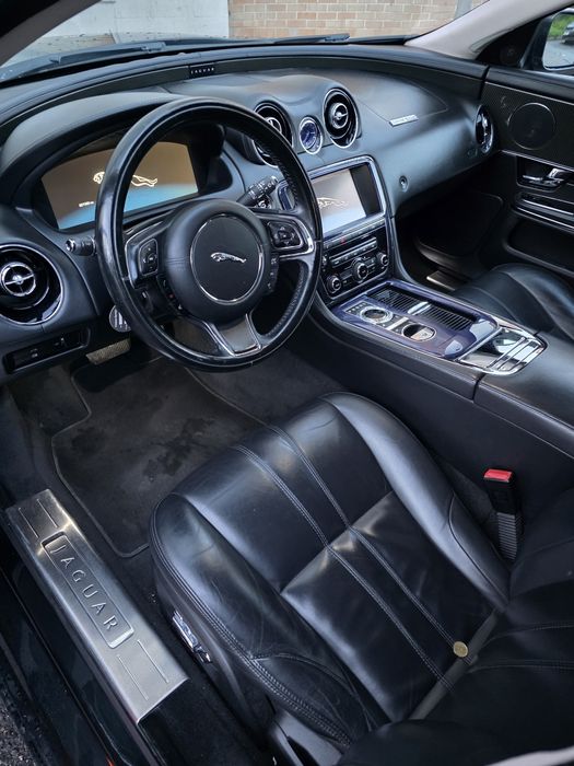 Jaguar XJ 3.0 D 275 cavalos ano 2010 posso aceitar trocas