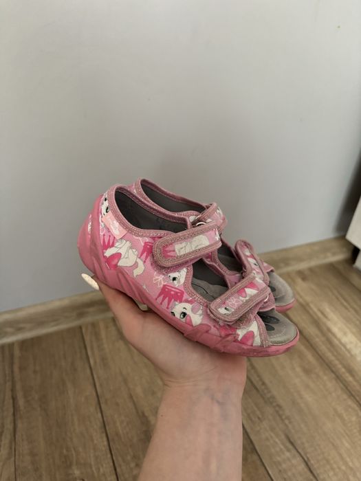 Kapcie buty na rzepy 27