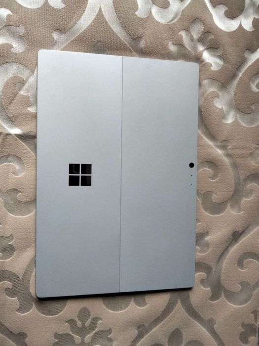 Microsoft Surface Pro 4  на запчастини