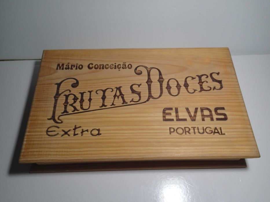 Caixa antiga em Madeira para Transporte de frutas secas