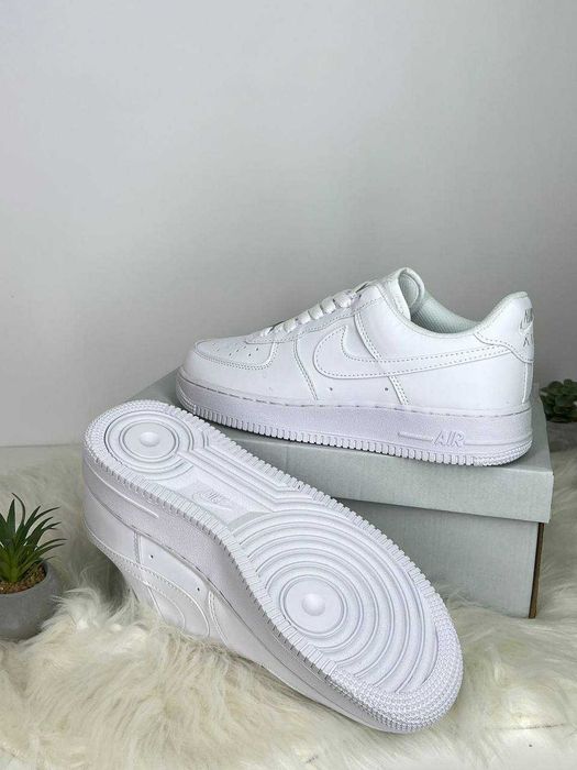 Нові оригінальні кросівки nike air force 1 чоловічі найк форси білі