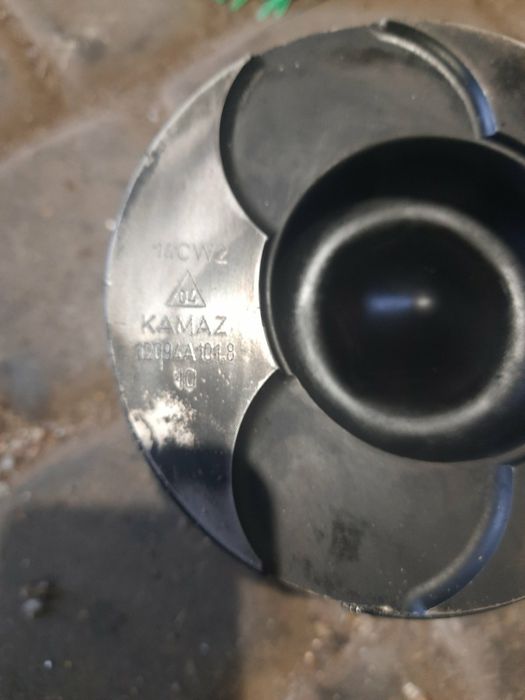 Поршні Двигуна Камаз.