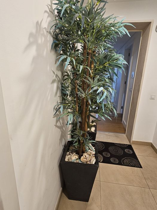Vaso com planta artificial
