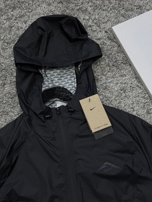 Жіноча Вітровка на мембрані Nike Trail