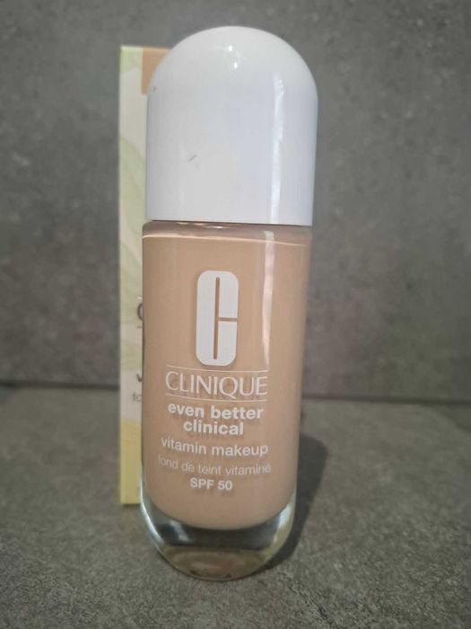 Podkład Clinique Even Better™ Clinical™ Vitamin Makeup SPF 50