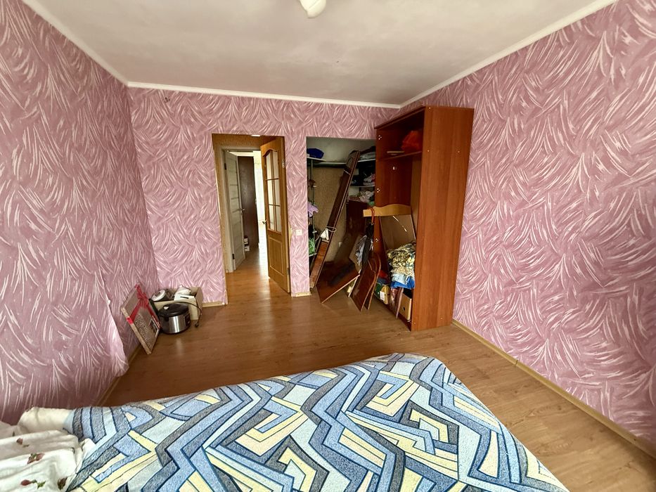 Продається 3-кімнатна квартира з індивідуальним опаленням. Центр міста