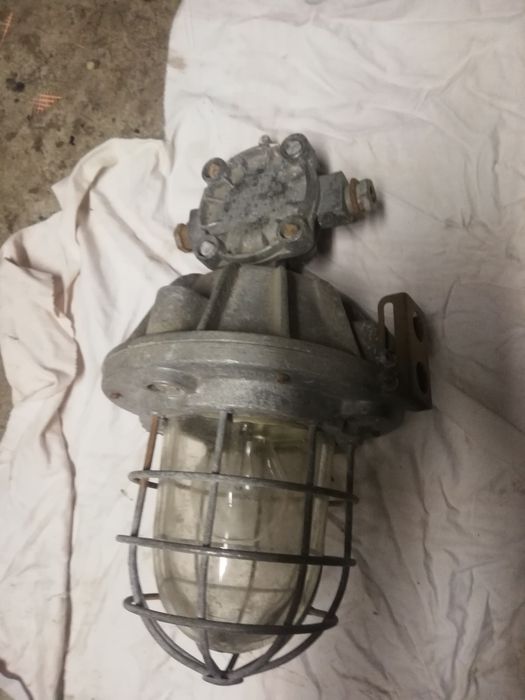 Lampa industrialna przemysłowa PRL