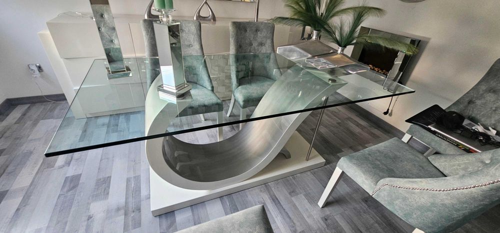 Sala Completa Moderna | Aparador + Mesa Vidro + 6 Cadeiras + Sofá + Lareira Elétrica + 2 Carpetes | 1.440€